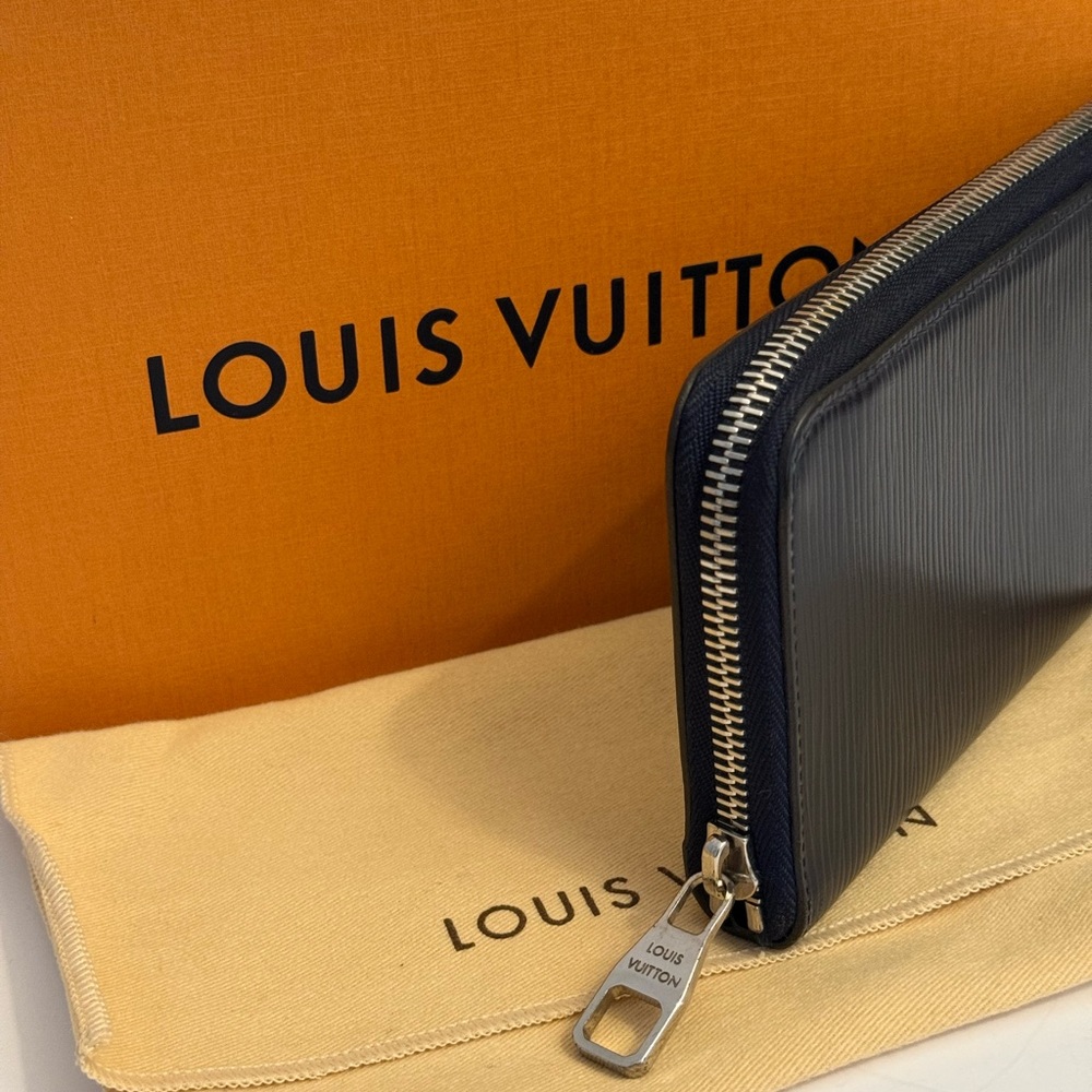 Louis Vuitton Navy Blue Epi Leather Zip Around Wallet - Picture 2 of 14